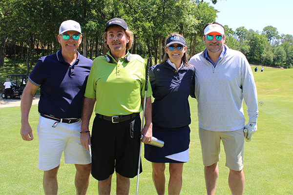 Team photo of golfers with Blake Lindsay.